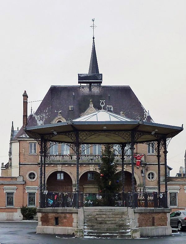 Place de l'hôtel de ville - Attigny