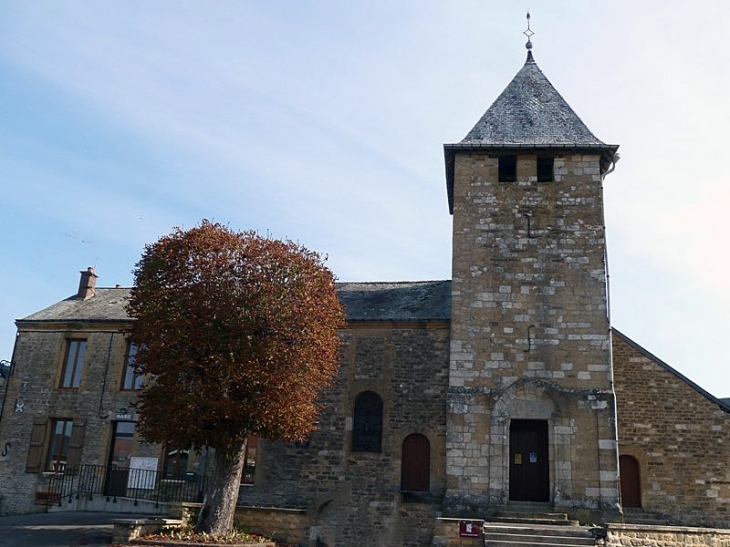 L'église et la mairie - Baâlons