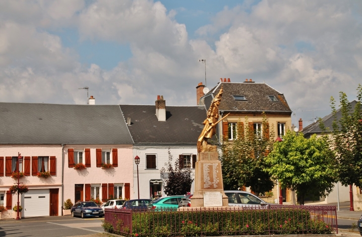 Monument aux Morts - Balan