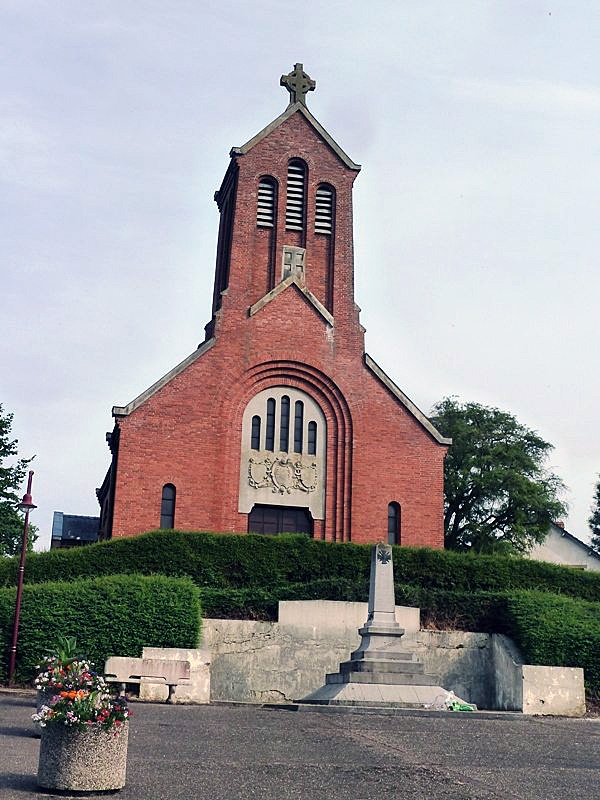 L'église et le monument aux morts - Ballay