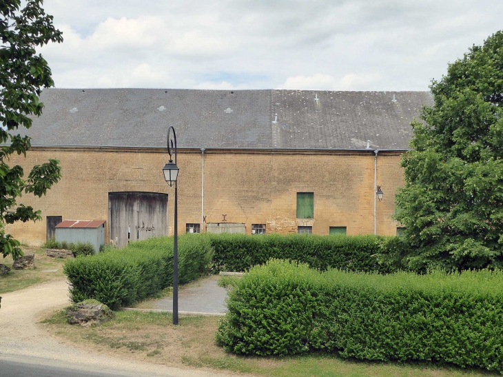 Ferme dans le village - Belval