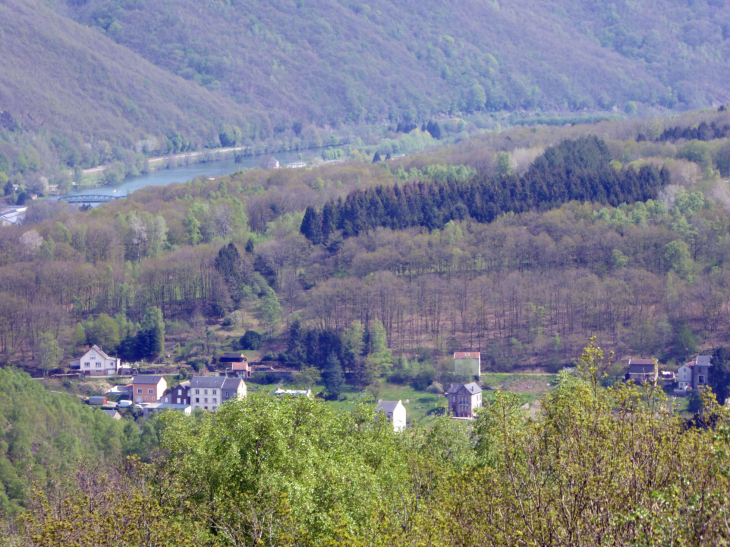 L'Hermitage et la Meuse vus de la roche aux sept villages - Bogny-sur-Meuse