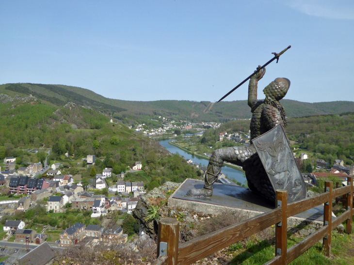 Le rocher de l'Hermitage : statue de Dardennor - Bogny-sur-Meuse