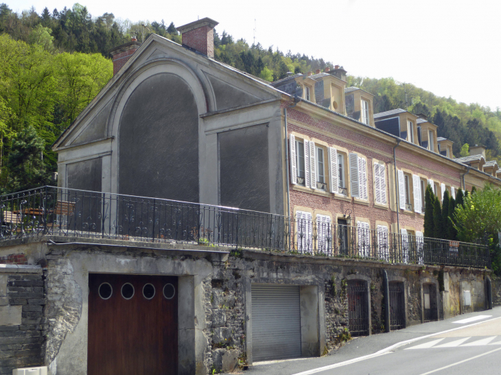 Bogny : maisons de patrons rue Bernisseaux - Bogny-sur-Meuse