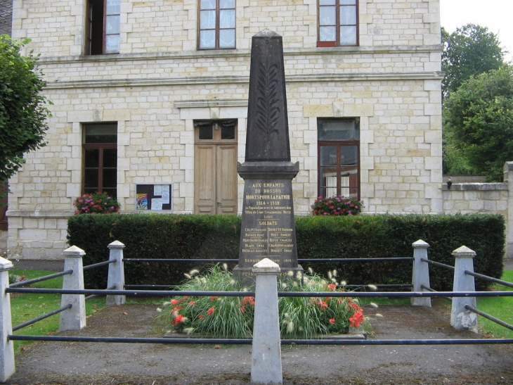 Monument aux morts - Bossus-lès-Rumigny