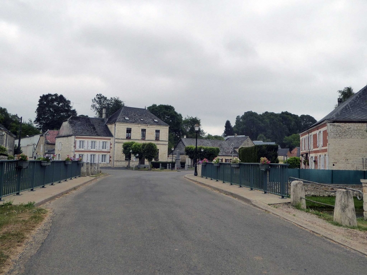 Dans le village - Bossus-lès-Rumigny