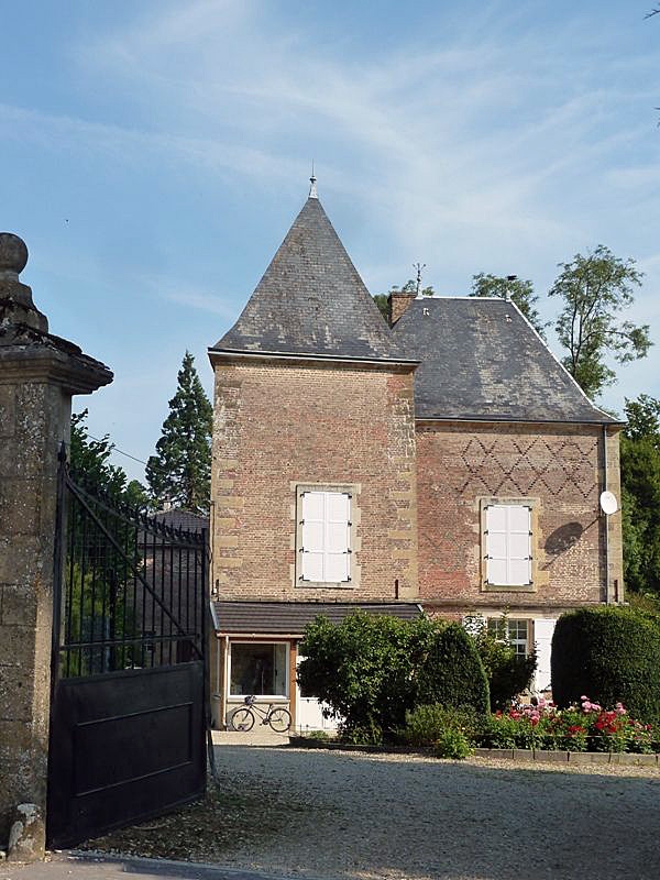 Le château de Chatel - Chatel-Chéhéry