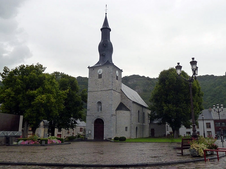 Devant l'église - Chooz