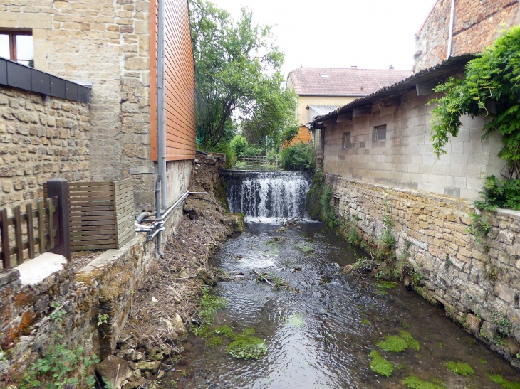 Ancien moulin sur le  Thin - Clavy-Warby