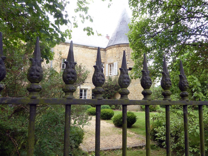 Le château - Clavy-Warby