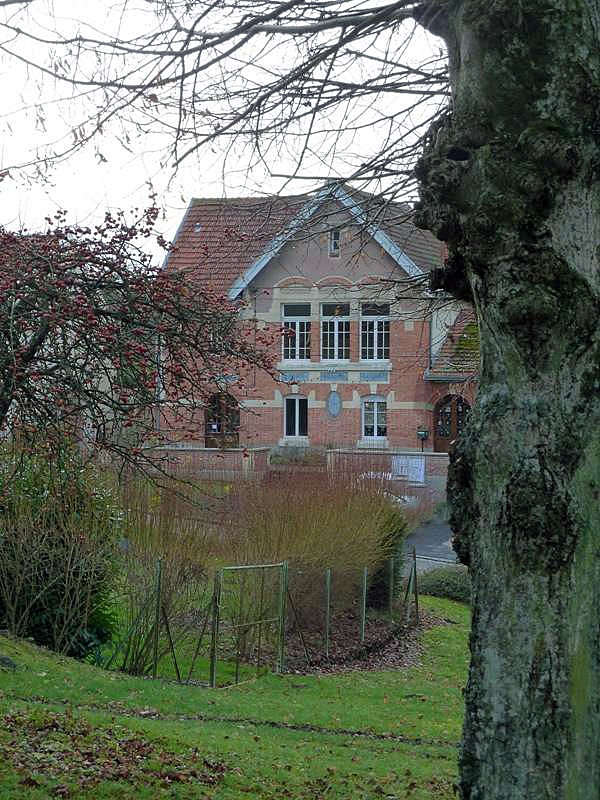 Vue sur la mairie - Condé-lès-Autry