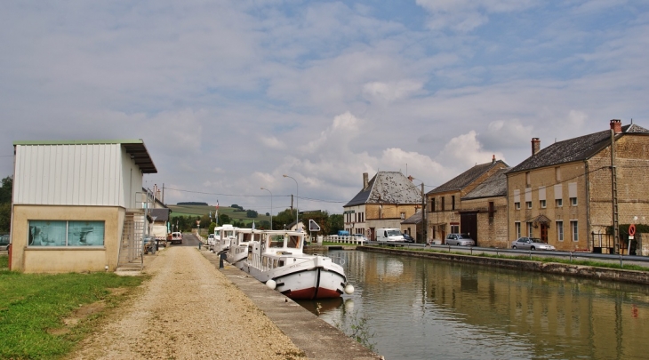 Canal des Ardennes - Dom-le-Mesnil