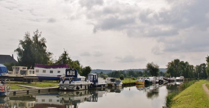 Canal des Ardennes - Dom-le-Mesnil