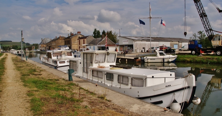 Canal des Ardennes - Dom-le-Mesnil