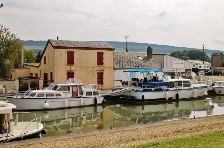 Canal des Ardennes - Dom-le-Mesnil