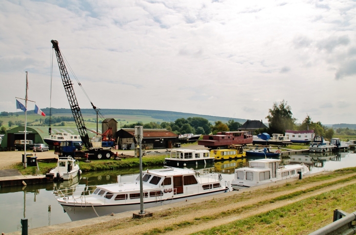 Canal des Ardennes - Dom-le-Mesnil