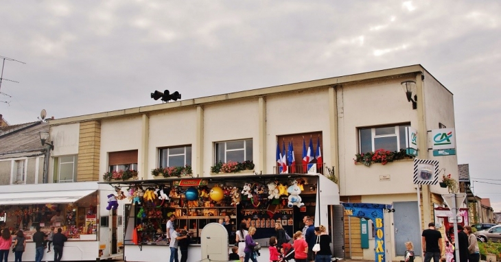 La Mairie un jour de Foire - Douzy