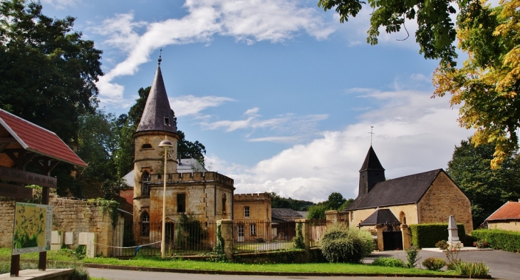 Le Château et l'église - Étrépigny