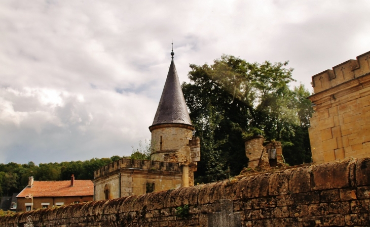 Le Château - Étrépigny