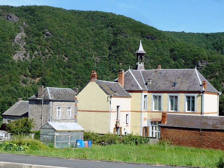 Vue sur l'église - Fépin