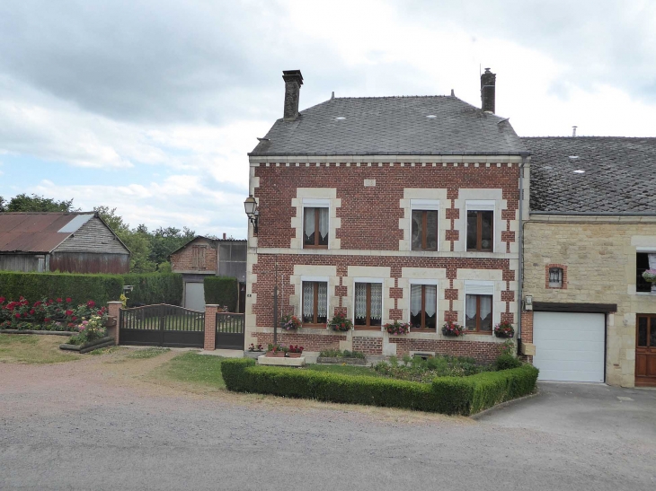 Maison du village de Flaignes les Oliviers - Flaignes-Havys