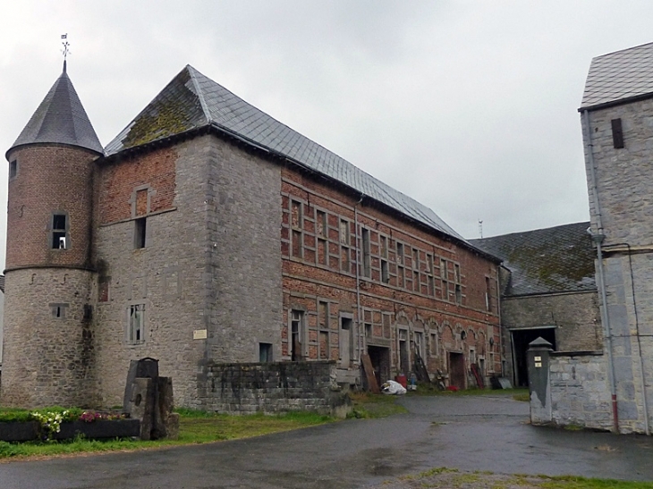 La ferme fortifiée côté cour - Foisches