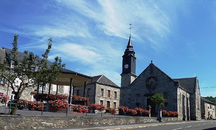 Dans le village - Fromelennes