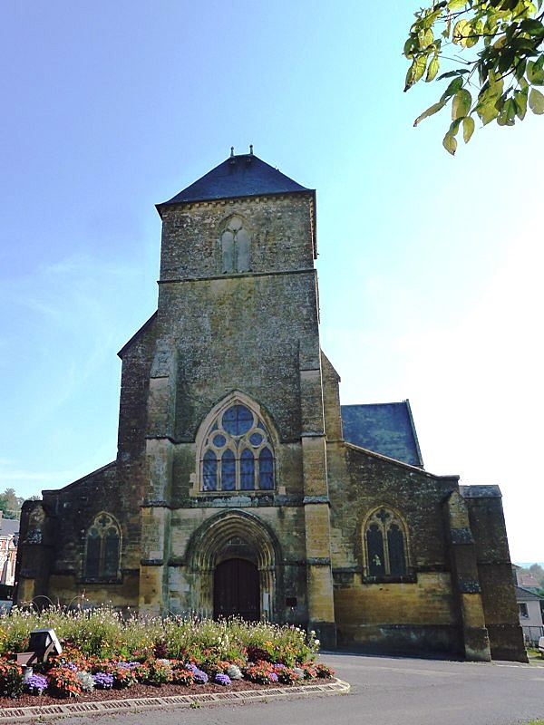 L'entrée de l'église - Grandpré