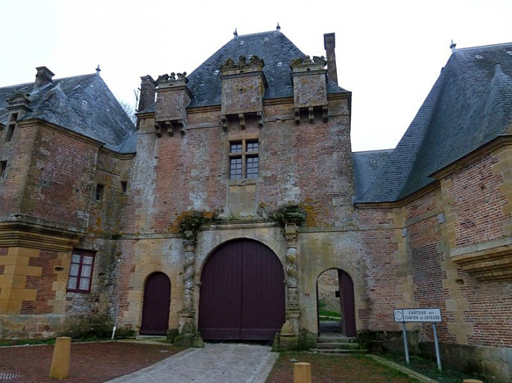 à l'extérieur du château - Grandpré