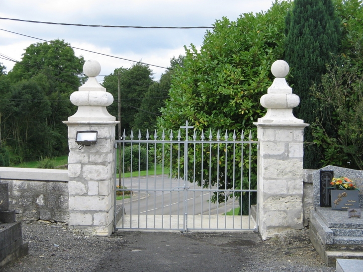 Entrée du cimetière face - Hannappes