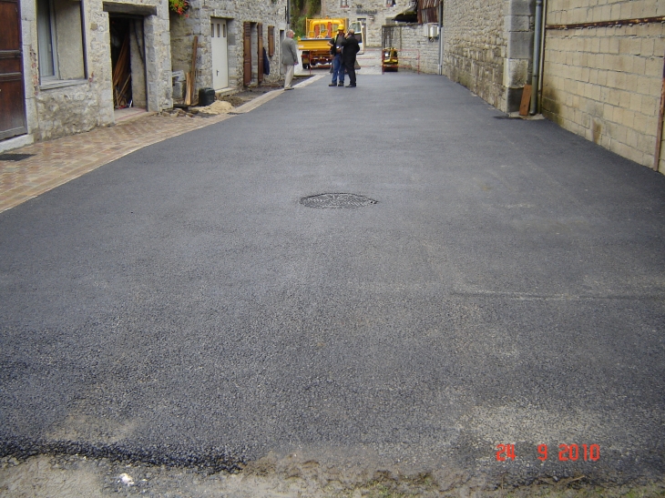 ENFIN ! Le chemin de la Prairie fait peau neuve , aprés 60 ans de boue ! Bravo l équipe  municipale en place - Hierges