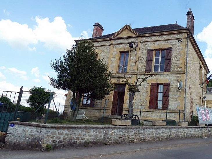 La mairie - Issancourt-et-Rumel