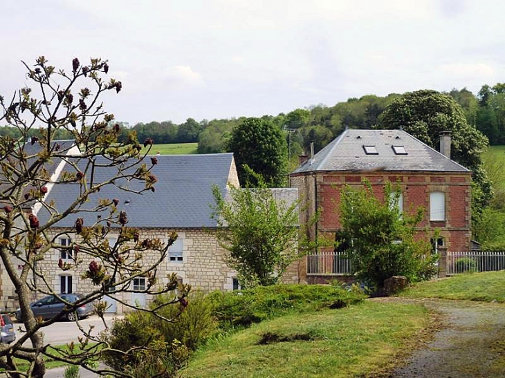 Maisons du village - Lépron-les-Vallées