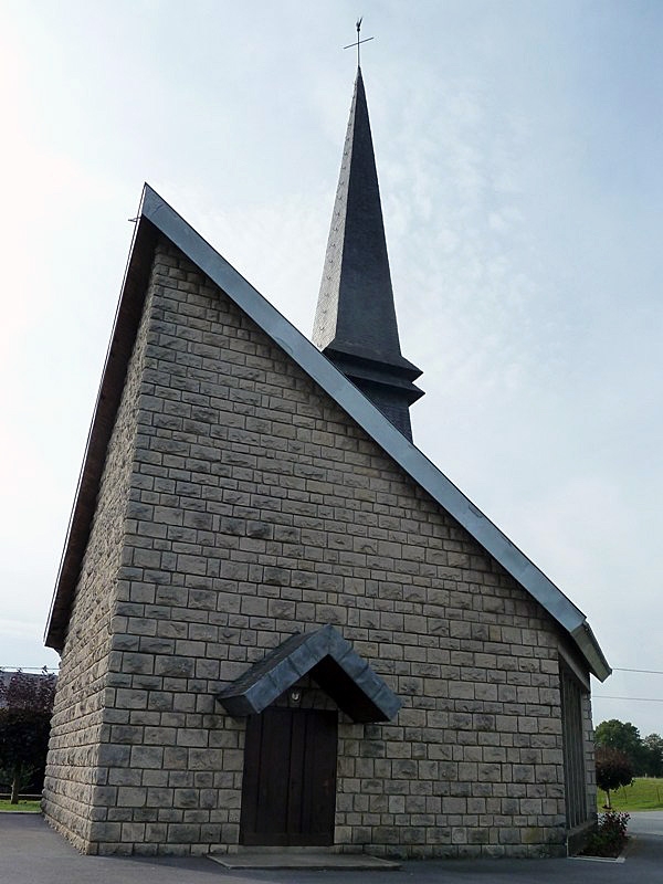 L'entrée de l'église moderne - Les Deux-Villes