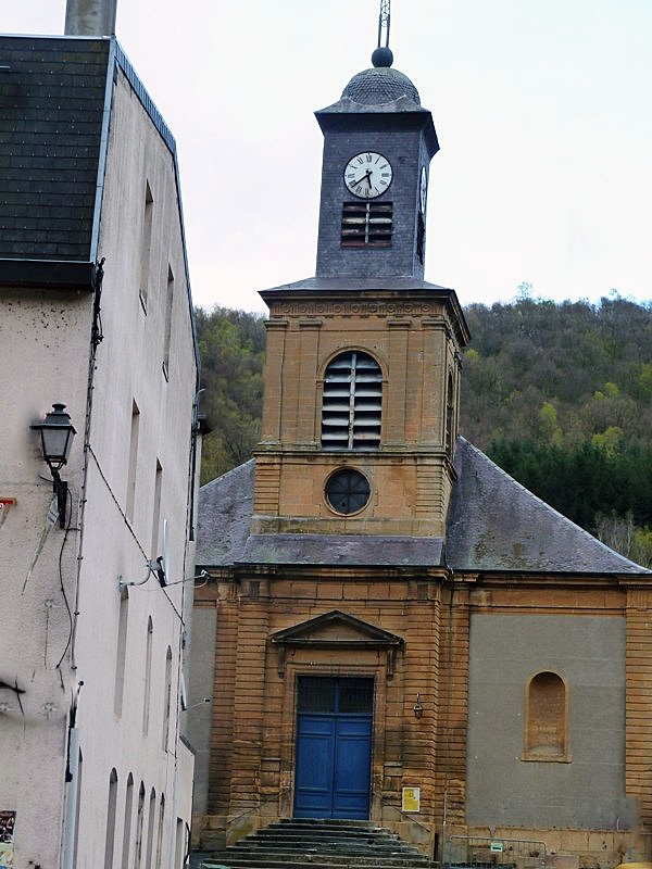 Vers l'église - Les Hautes-Rivières