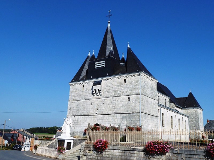 L'entrée de l'église - Liart