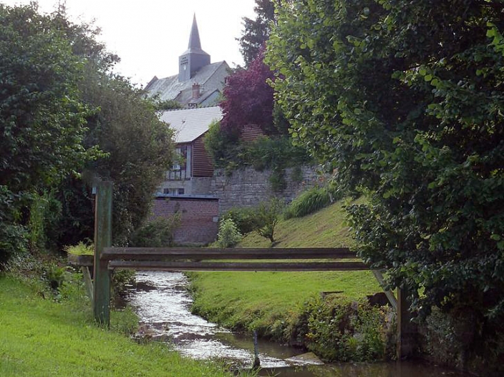 Vue sur l'église - Mesmont