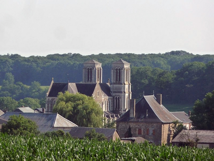 Vue sur l'église - Neuvizy