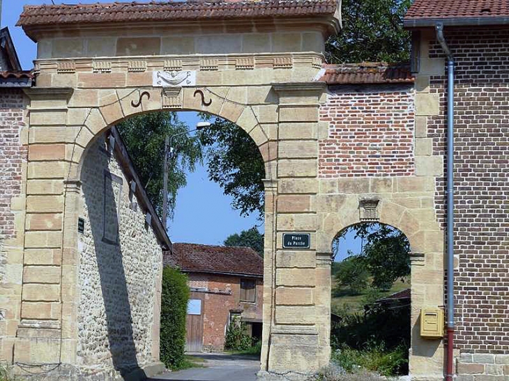 Entrée de ferme - Olizy-Primat