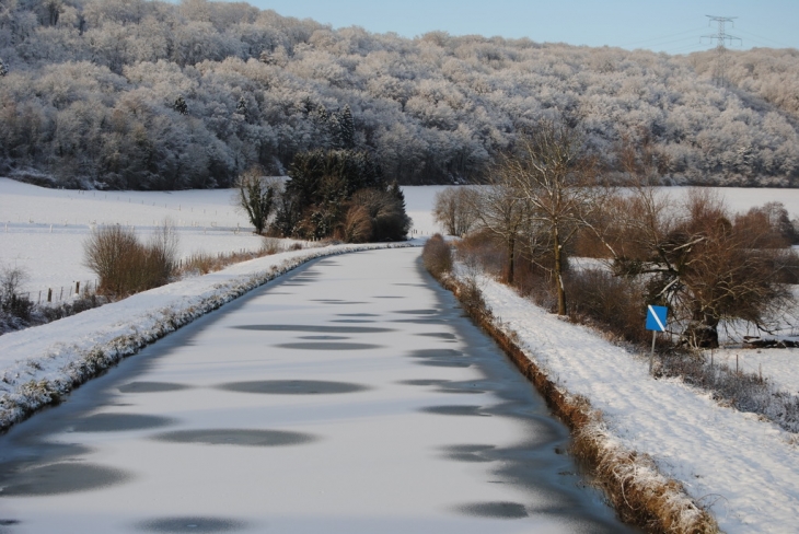 Canal enneigé Decembre 2011 - Omicourt