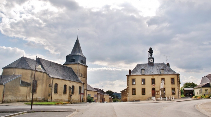 La-mairie et l'église St Martin - Pouru-aux-Bois