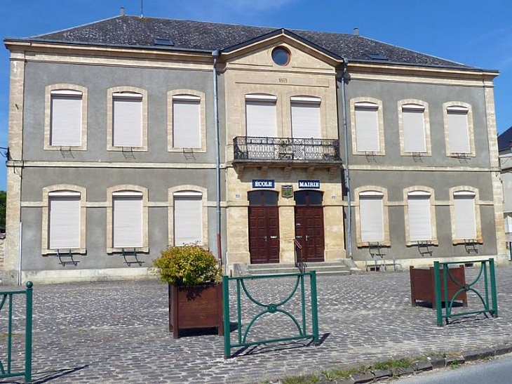 La mairie - Pouru-Saint-Remy