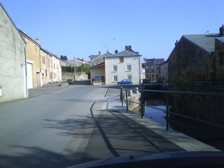 Le long du ruisseau - Raucourt-et-Flaba