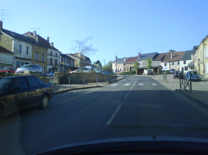 Une rue - Remilly-Aillicourt