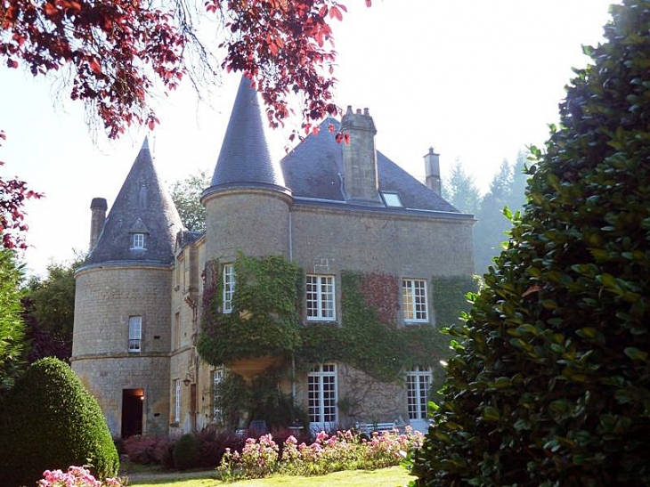 Arrière de la maison forte - Remilly-les-Pothées