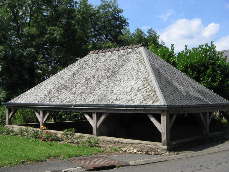 Ancien lavoir rue de la Fontaine - Rumigny