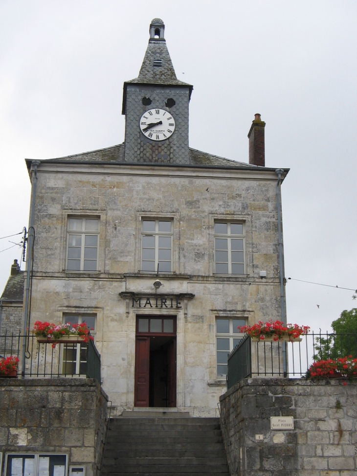 Mairie  place St Pierre - Rumigny