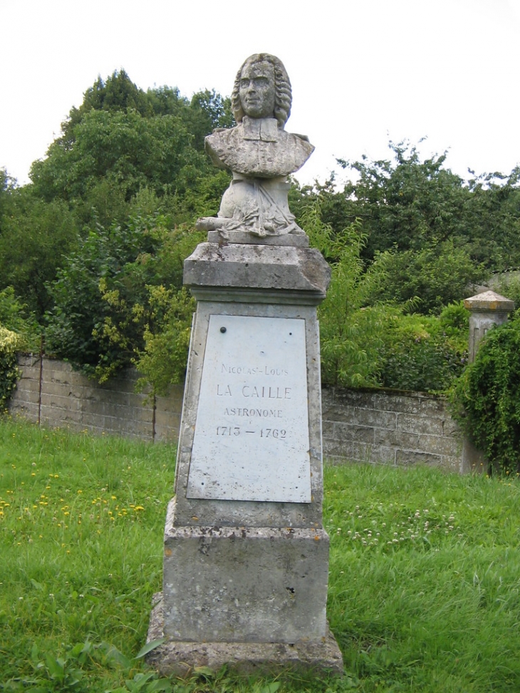 Stèle abbé Nicolas Louis de La Caille astronome français né à Rumigny