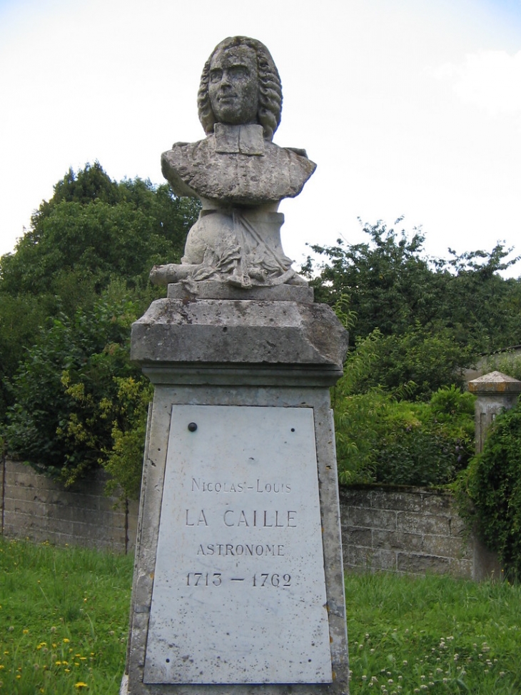 Stèle abbé Nicolas Louis de La Caille astronome français né à Rumigny