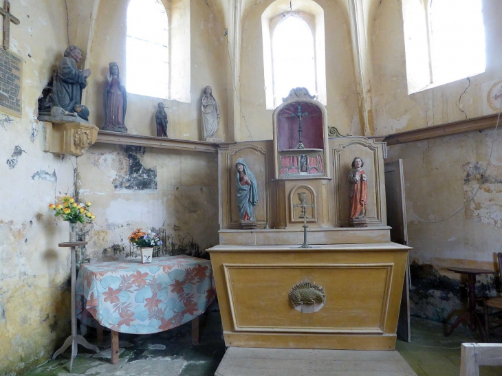 GIRAUMONT : dans  la chapelle  - Saint-Marcel